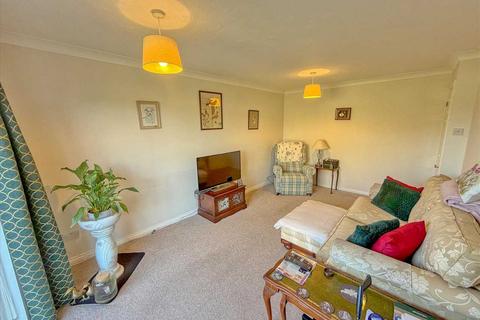 2 bedroom bungalow for sale, Frinton On Sea CO13