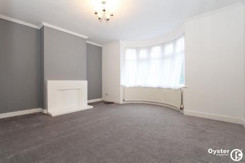 2 bedroom flat to rent, Canons Park Close, Edgware, HA8