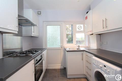 2 bedroom flat to rent, Canons Park Close, Edgware, HA8