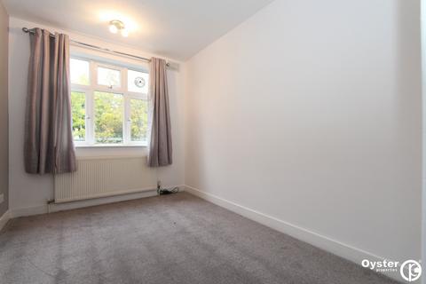 2 bedroom flat to rent, Canons Park Close, Edgware, HA8
