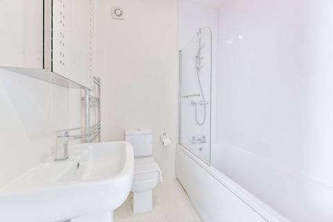 Studio to rent, Sandwich Street, Bloomsbury, London, WC1H