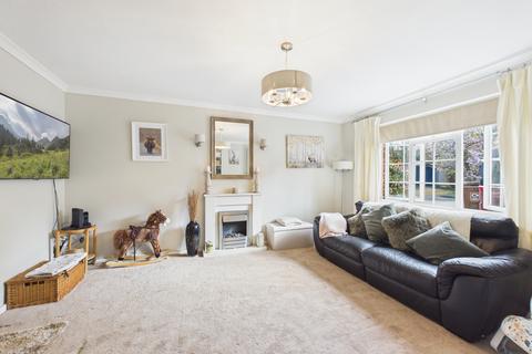 4 bedroom detached house for sale, Winchfield Gardens, Tadley, RG26