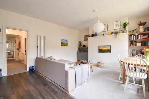 1 bedroom flat for sale, Grosvenor Gardens, East Sussex TN38