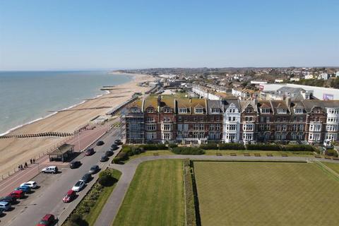 1 bedroom flat for sale, Grosvenor Gardens, East Sussex TN38