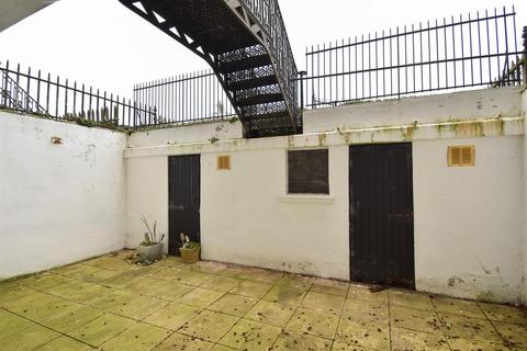 1 bedroom flat for sale, Grosvenor Gardens, East Sussex TN38
