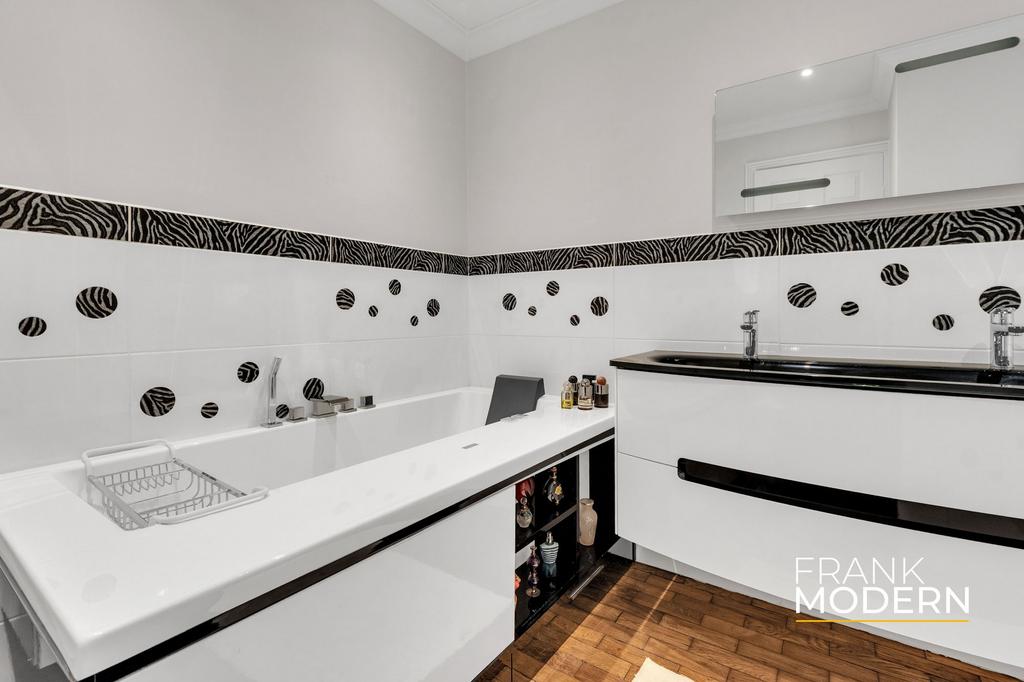 En-Suite (Bedroom One)