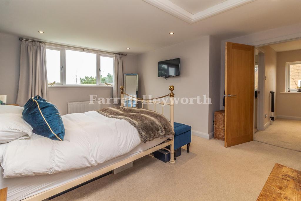 Bedroom 1 image 2