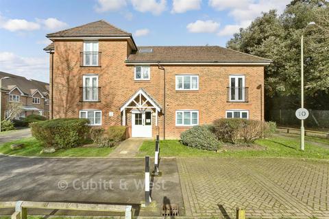 1 bedroom flat for sale, Kingsfield Way, Redhill, Surrey