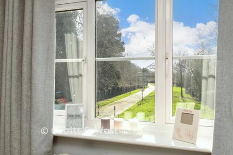 undefined, Kingsfield Way, Redhill RH1