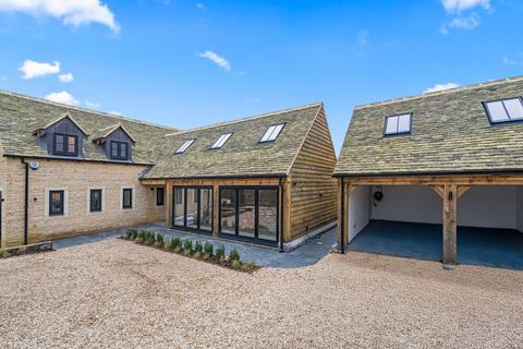 undefined, Field Gate, Milton-under-Wychwood, OX7