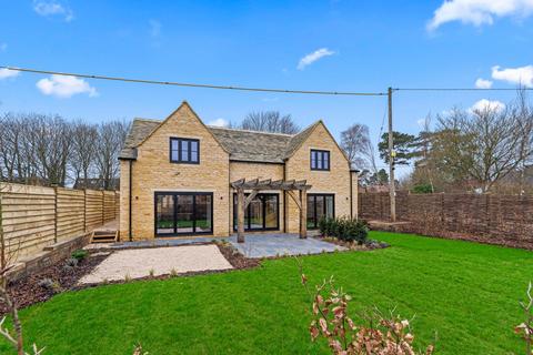 undefined, Field Gate, Milton-under-Wychwood, OX7