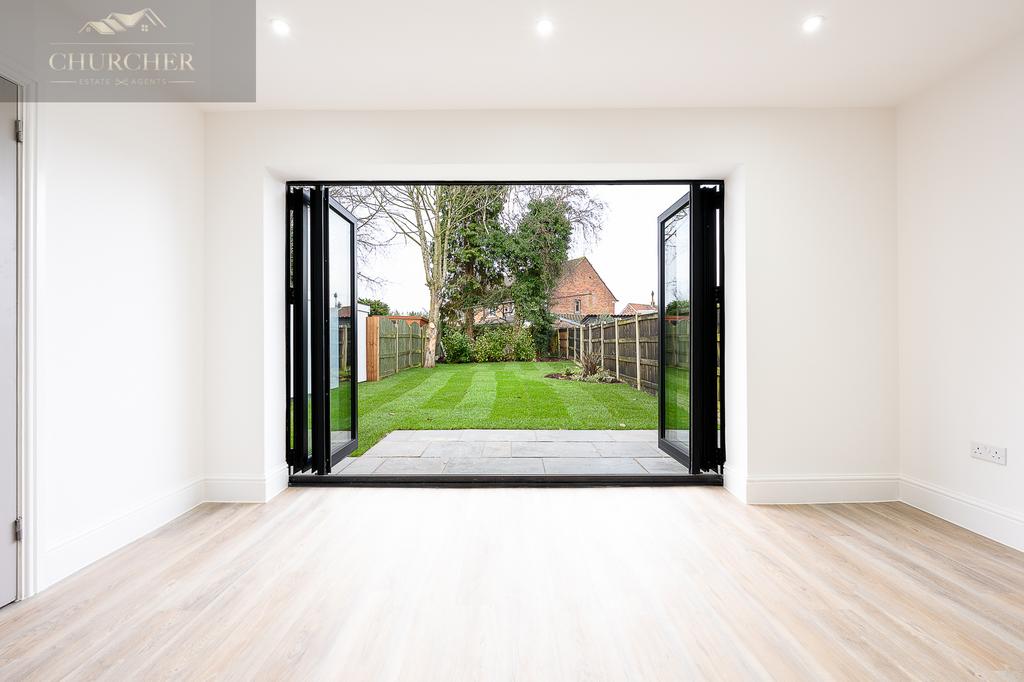 74yew Tree Road-25
