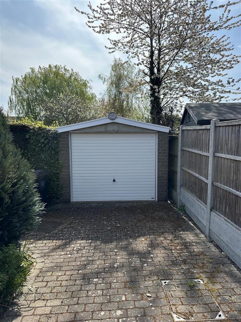 Detached garage