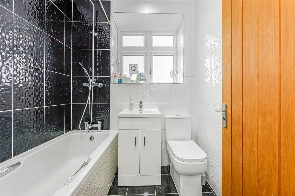 69 Avondale court-12.jpg