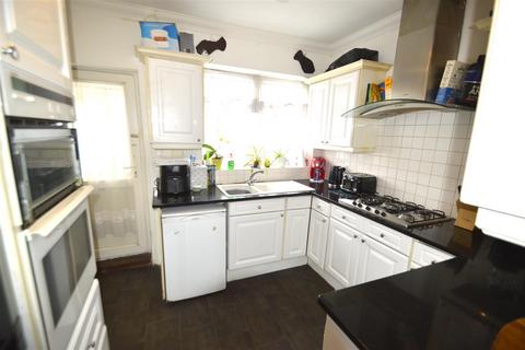 4 bedroom end of terrace house for sale, Lodge Avenue, Dagenham