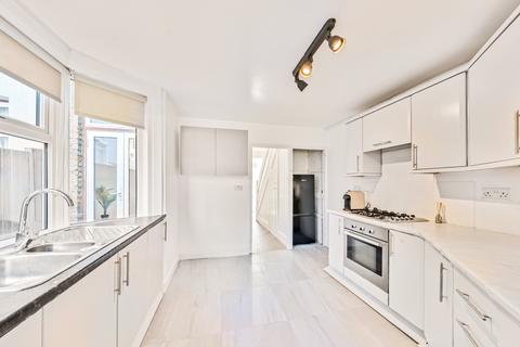 3 bedroom terraced house to rent, Old Road West Gravesend DA11