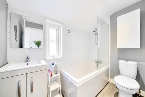 3 bedroom terraced house to rent, Old Road West Gravesend DA11