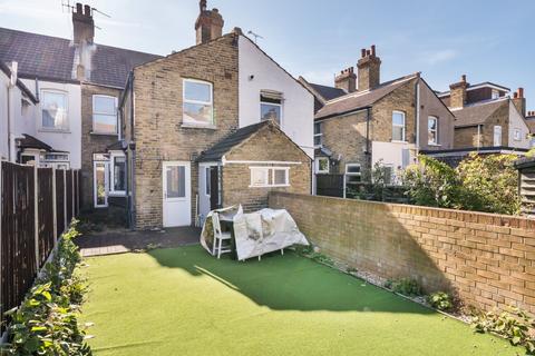3 bedroom terraced house to rent, Old Road West Gravesend DA11