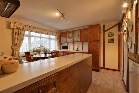 3 bedroom semi-detached house for sale, Wembley Avenue, Mayland