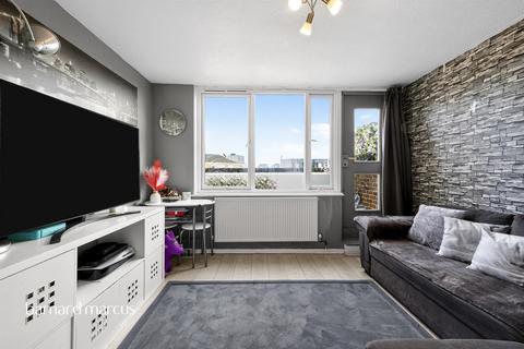 1 bedroom flat for sale, Market Place, London