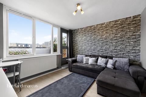 1 bedroom flat for sale, Market Place, London