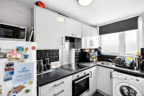 1 bedroom flat for sale, Market Place, London