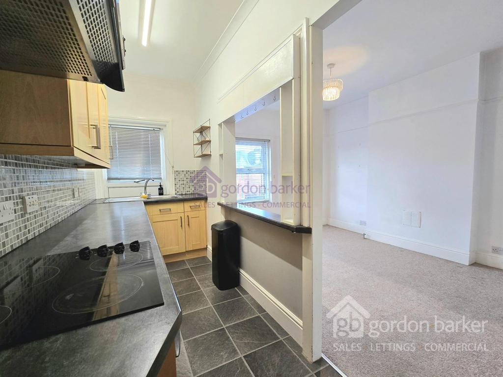 Apartment in Bournemouth, Boscombe - View 3
