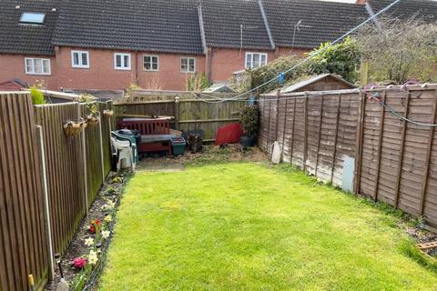 3 bedroom terraced house to rent, Reevers Road, Newent