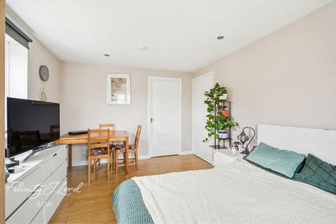 undefined, Athol Square, LONDON