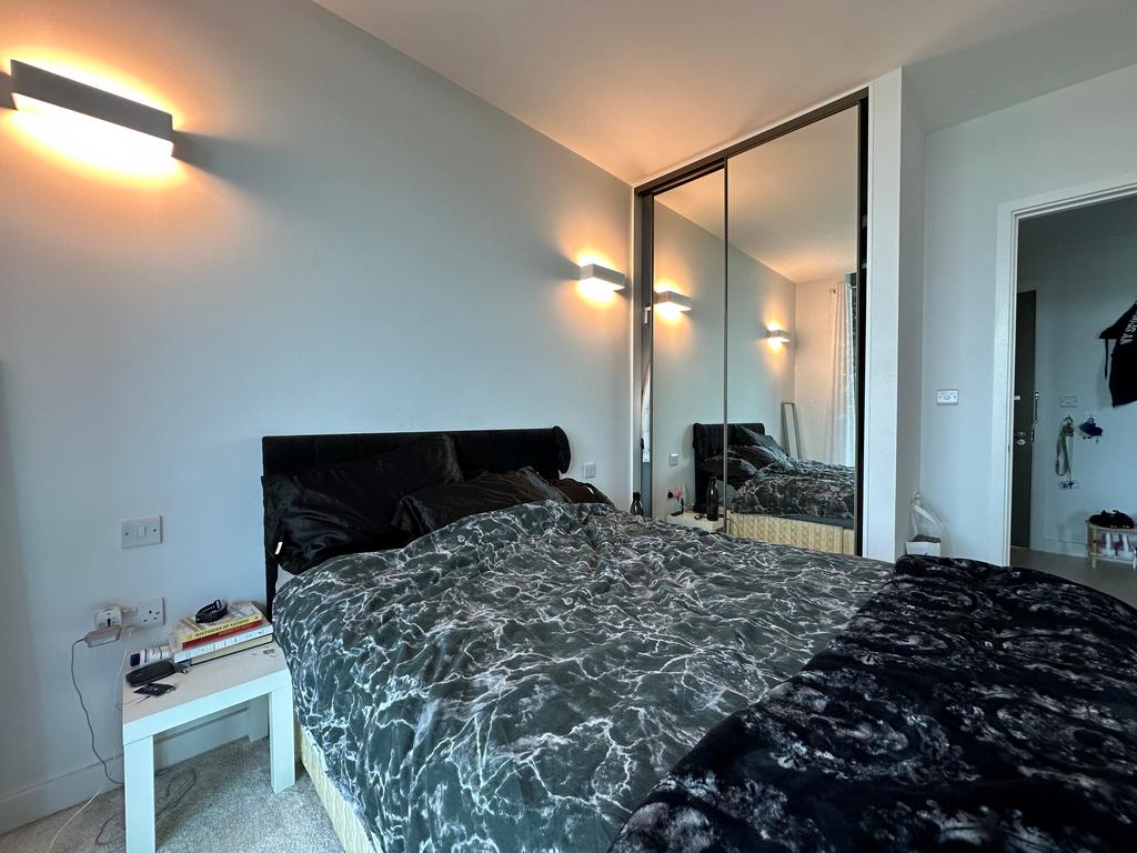 44 Blu bedroom