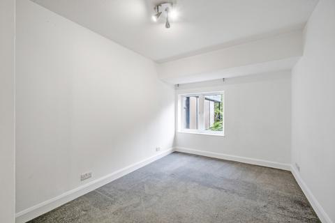 2 bedroom flat to rent, Bramlands Close, London, SW11