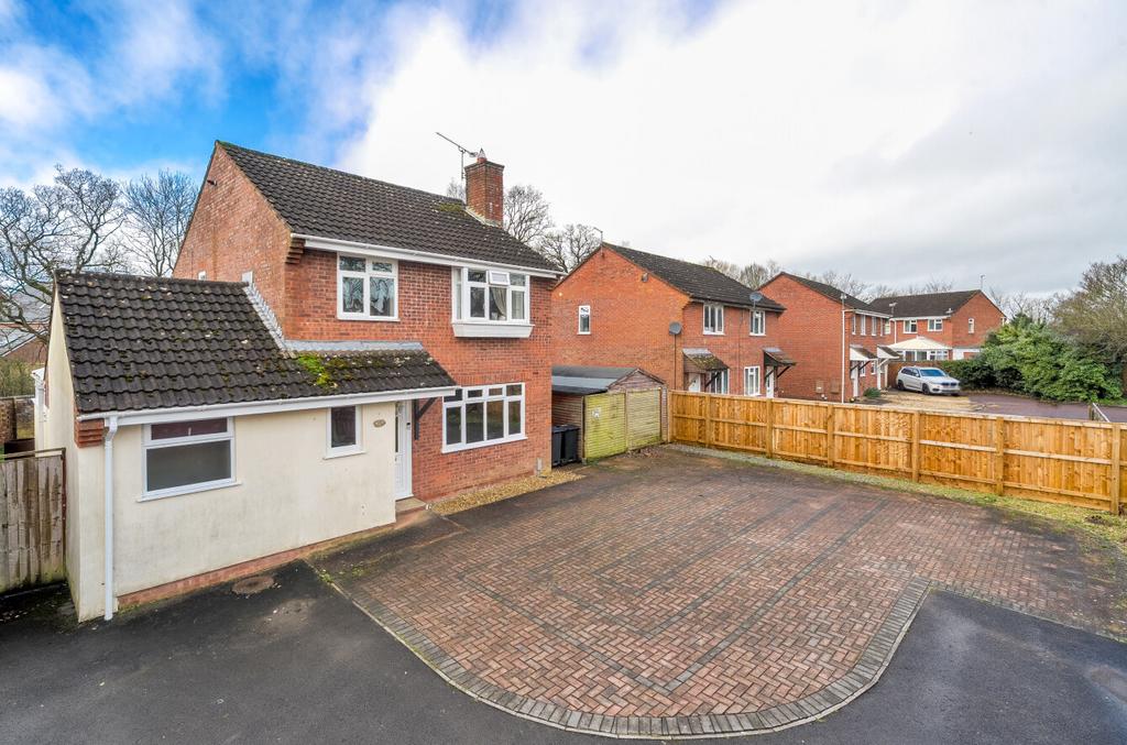 31 Oak Crescent