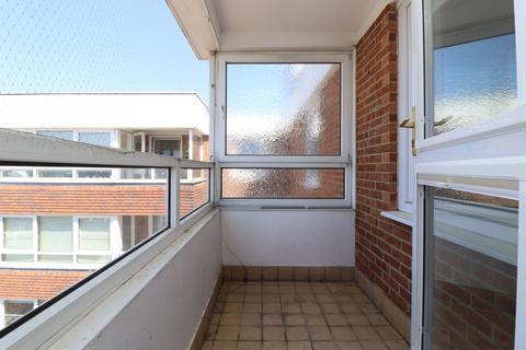 2 bedroom property to rent, Blount Road, Hartford House Blount Road, PO1