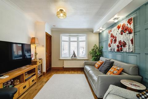 3 bedroom end of terrace house for sale, St. Andrews Road, Gorleston, Great Yarmouth