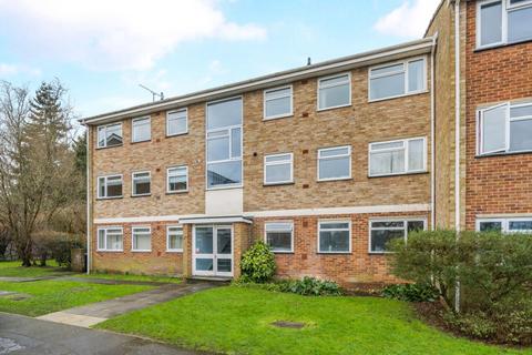 2 bedroom apartment to rent, Jordans Close, Guildford GU1