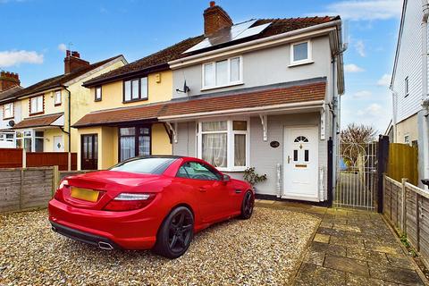 3 bedroom semi-detached house to rent, Castle Road, Nuneaton, CV10