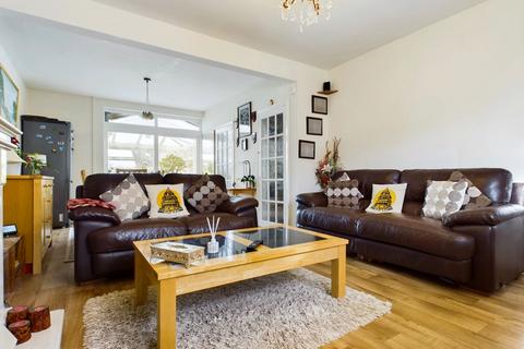 3 bedroom semi-detached house to rent, Castle Road, Nuneaton, CV10