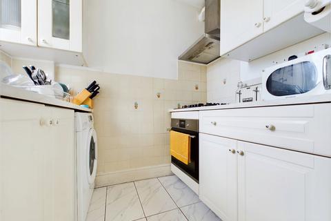 3 bedroom semi-detached house to rent, Castle Road, Nuneaton, CV10
