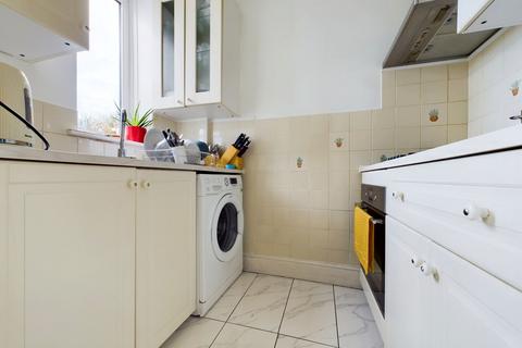 3 bedroom semi-detached house to rent, Castle Road, Nuneaton, CV10
