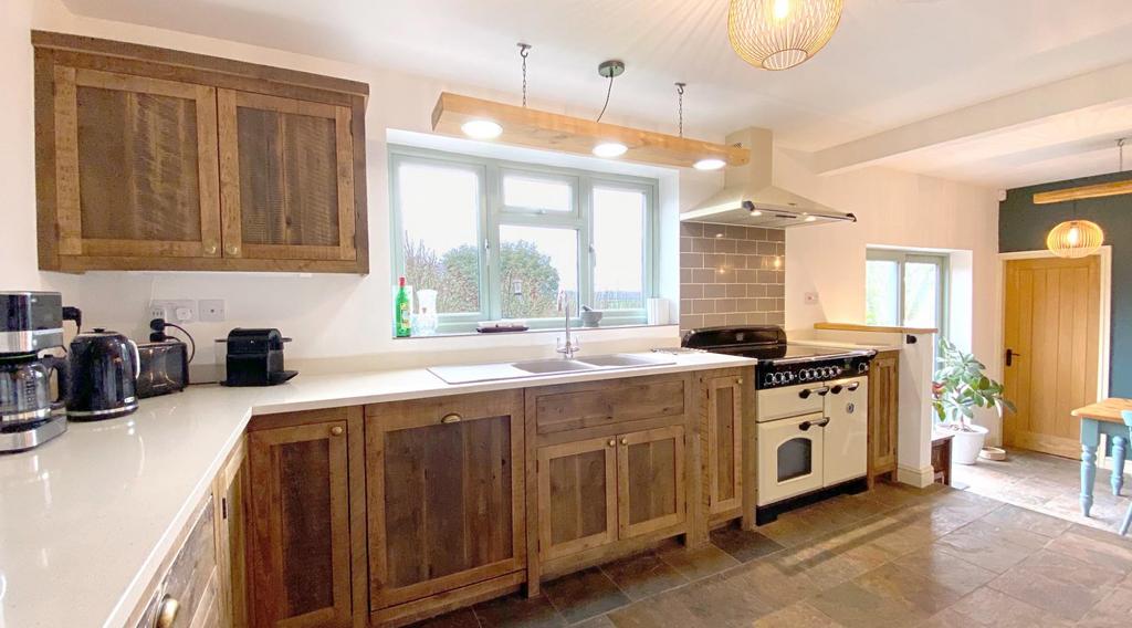 07 kitchen-from-door.jpg