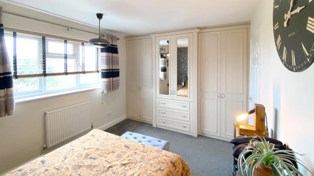 18 bedroom two wardrobes.jpg