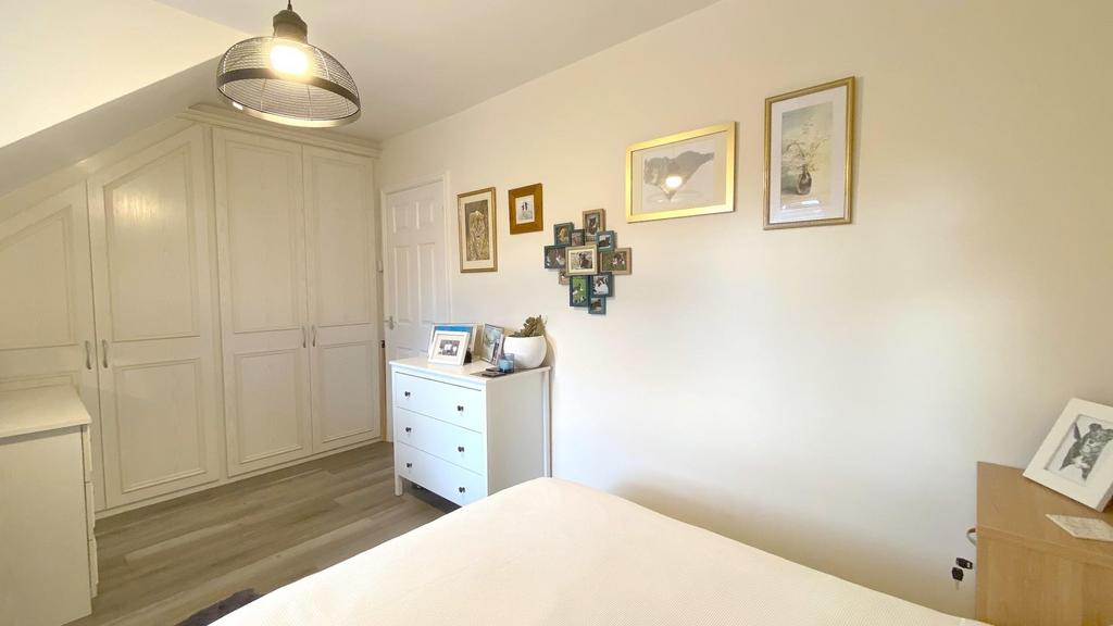 20 bedroom three wardrobes.jpg