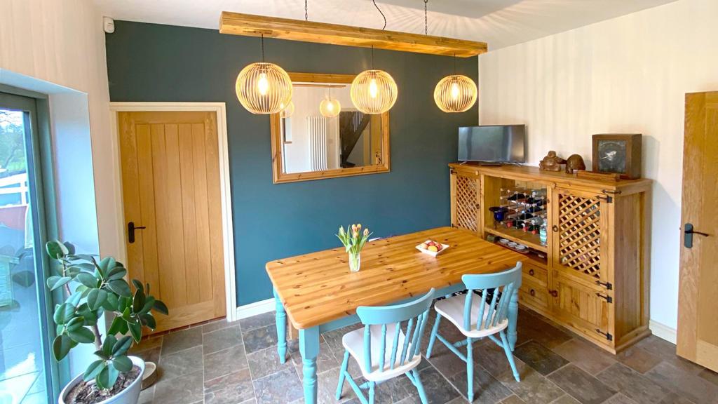 08 dining-room-from-from-kitchen.jpg