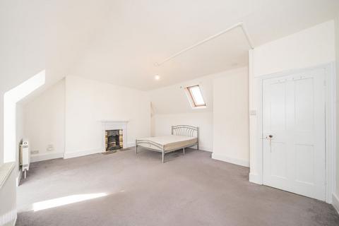 2 bedroom maisonette to rent, Stanthorpe Road, London SW16