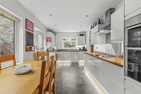 undefined, Hicks Farm Rise, High Wycombe HP13