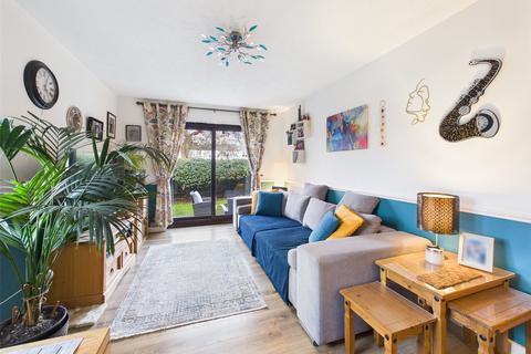 1 bedroom apartment to rent, Larkham Close, Feltham
