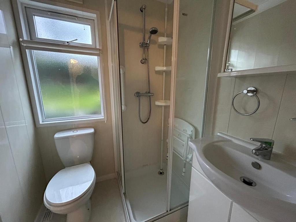 Shower Room.jpg