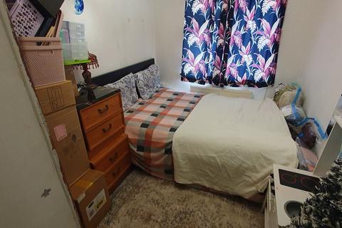 3 bedroom semi-detached house to rent, 231 Woolaston Avenue