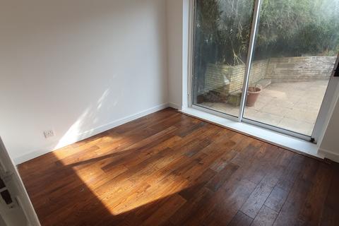 3 bedroom semi-detached house to rent, 231 Woolaston Avenue
