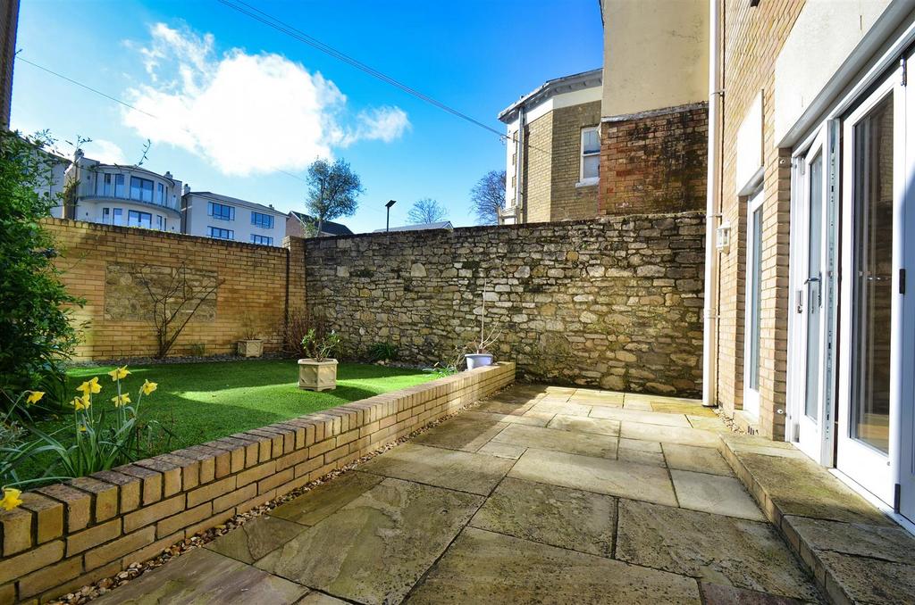 House in Ryde, Oakfield - View 3